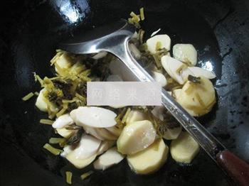 雪菜鞭笋煮土豆的做法步骤6
