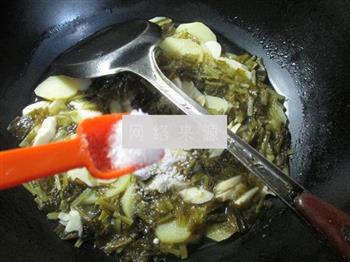 雪菜鞭笋煮土豆的做法图解9