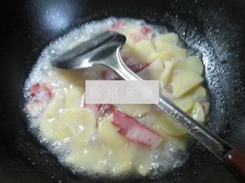 尖椒腊肉炒土豆的做法步骤3