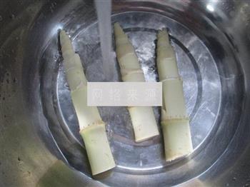 咸肉毛豆煮鞭笋的做法步骤2
