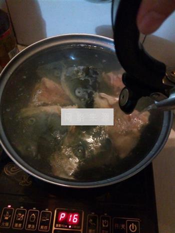 鱼头汤的做法步骤3
