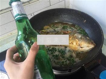 啤酒炖鱼的做法步骤5