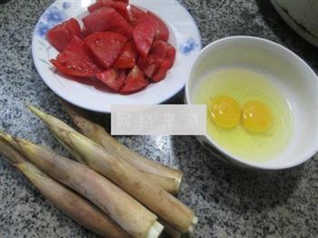 鸡蛋番茄鞭笋汤的做法图解1