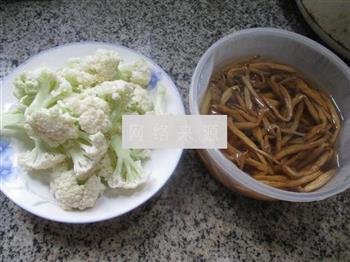 黄花菜炒花菜的做法步骤1