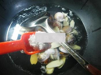 鞭笋圆蛤汤的做法图解7