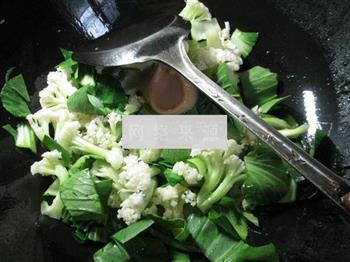 浓汤宝青菜花菜的做法步骤3