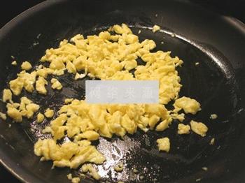 鸡蛋土豆粒的做法图解2