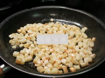 鸡蛋土豆粒的做法步骤4