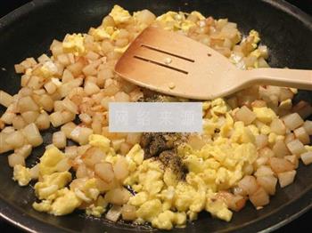 鸡蛋土豆粒的做法步骤5