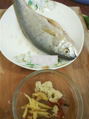 干煎黄花鱼的做法步骤1