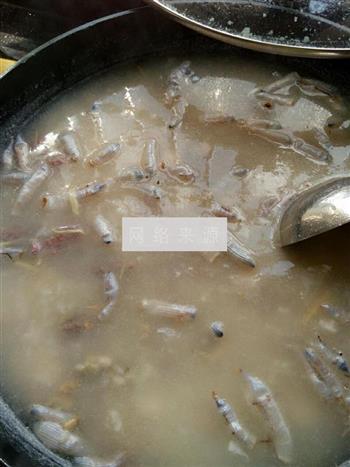 泥虫海鲜粥的做法步骤7