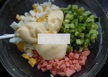 鸡蛋黄瓜火腿三明治的做法步骤2
