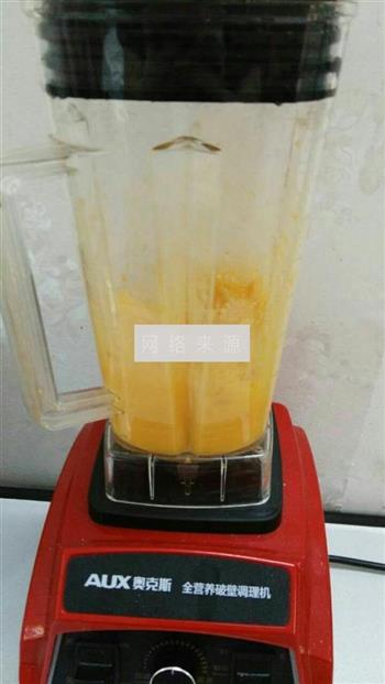 蜂蜜芒果汁的做法步骤3