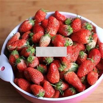 草莓果酱的做法步骤1