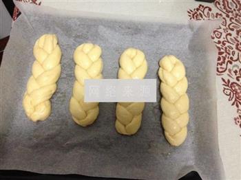 培根玉米辫子面包的做法图解5