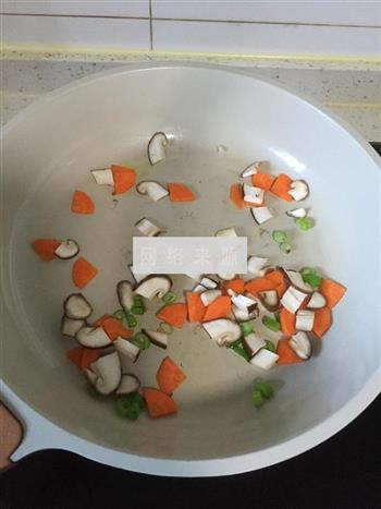 三文鱼时蔬焖饭的做法图解4