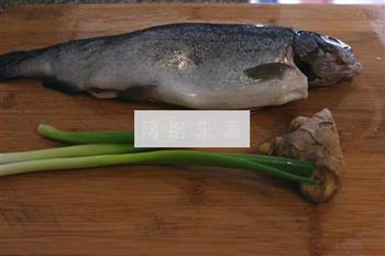 香煎鳟鱼的做法步骤1