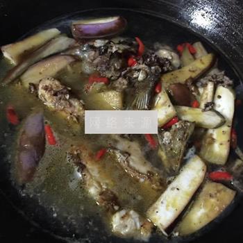 青椒茄子煮鱼的做法步骤5