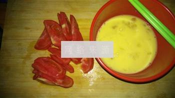 西红柿鸡蛋银耳汤的做法步骤2