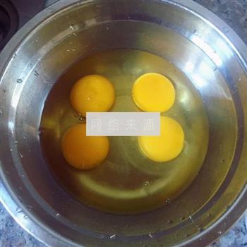 煎鸡蛋卷的做法步骤2