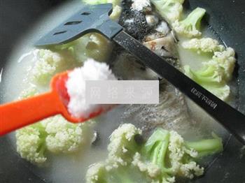 花菜鱼头汤的做法步骤7