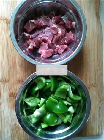 青椒牛肉粒的做法步骤2