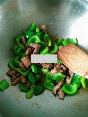 青椒牛肉粒的做法步骤7