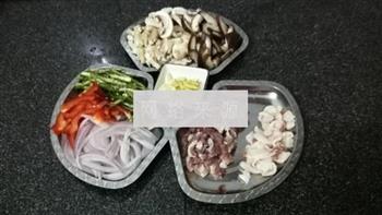 蘑菇炒肉的做法步骤2