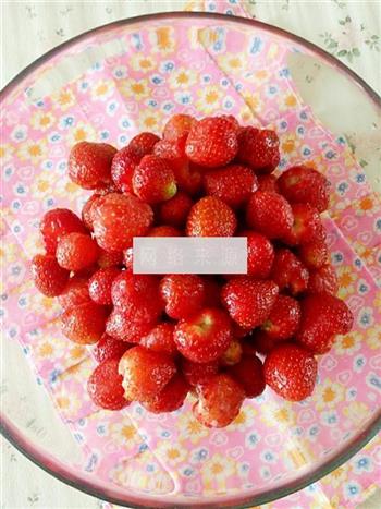 大粒儿草莓果酱的做法步骤1