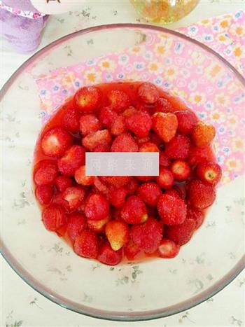 大粒儿草莓果酱的做法步骤3