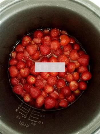 大粒儿草莓果酱的做法步骤4