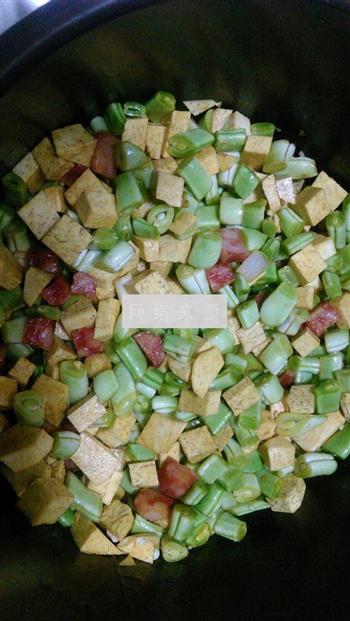 腊肠豆角焖饭的做法步骤4
