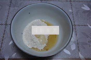 莲蓉蛋黄酥的做法步骤5