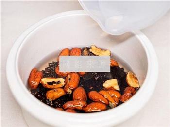 桂圆红枣黑米粥的做法步骤3