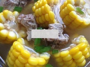 玉米排骨汤的做法步骤5
