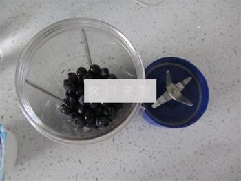 蓝莓酸奶的做法步骤2