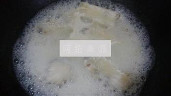 金针菇鱼汤粉的做法步骤7