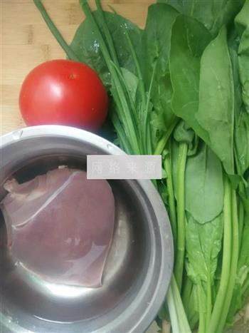 西红柿菠菜猪肝汤的做法步骤1