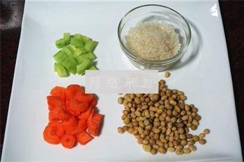 黄瓜胡萝卜豆浆的做法步骤1