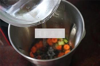 黄瓜胡萝卜豆浆的做法步骤3