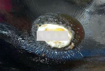 丝瓜焖荷包蛋的做法图解2