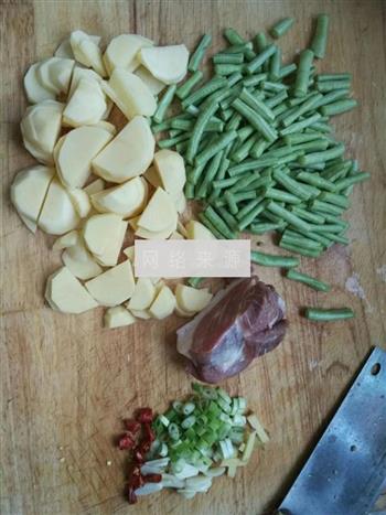 土豆炒豆角的做法步骤1