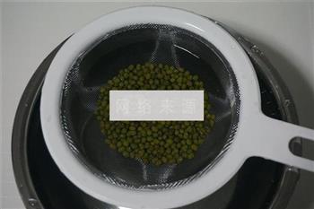 莴笋黄瓜绿豆浆的做法图解1