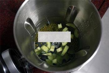莴笋黄瓜绿豆浆的做法图解3