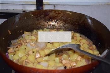 土豆烧鸡丁的做法步骤7