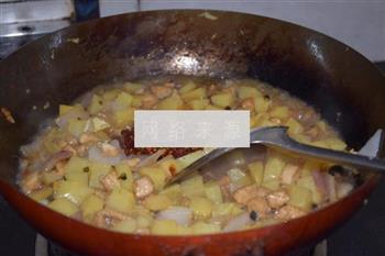 土豆烧鸡丁的做法步骤8