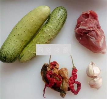 黄瓜苋菜炒肉的做法图解1