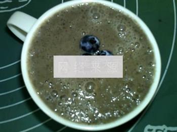 蓝莓香蕉黑麦奶饮的做法步骤11