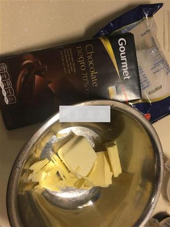简易巧克力熔岩蛋糕的做法步骤1