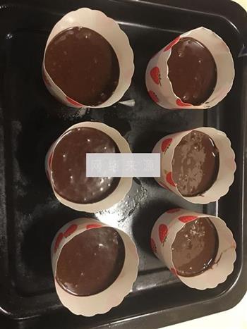 简易巧克力熔岩蛋糕的做法步骤5